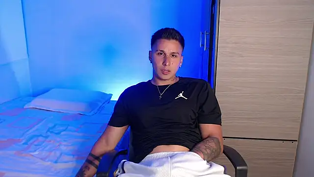 Snapshot of valentinosex1 chatting on 03/16/26, 11:09 valentinosex1 online show from 03/16/26, 11:09