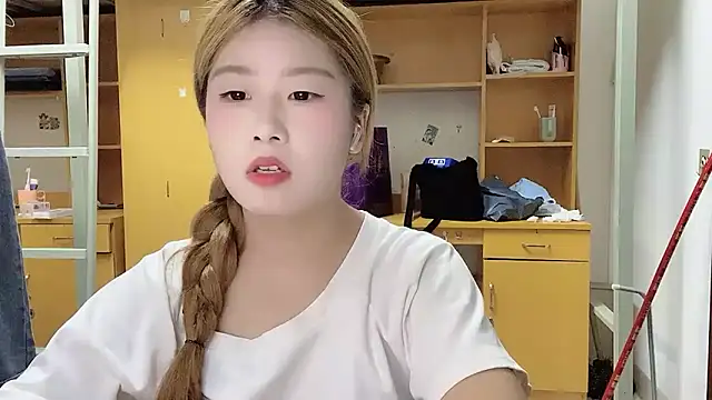 Snapshot of xiaoyan1314 chatting on 09/09/25, 12:15 xiaoyan1314 online show from 09/09/25, 12:15