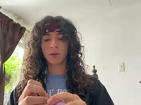 camille delrey online show from 10/16/25, 04:41