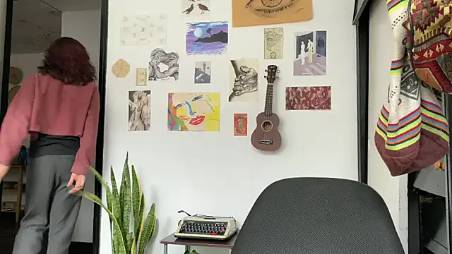 Snapshot of camille_delrey chatting on 02/16/26, 05:31 camille delrey online show from 02/16/26, 05:31