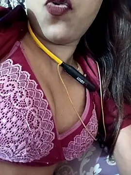 Snapshot of payalsharma95 chatting on 10/01/25, 04:24 payalsharma95 online show from 10/01/25, 04:24