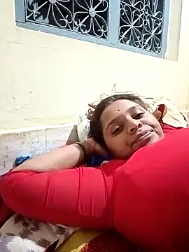 Snapshot of Hot_crety chatting on 10/08/25, 03:53 Hot crety online show from 10/08/25, 03:53