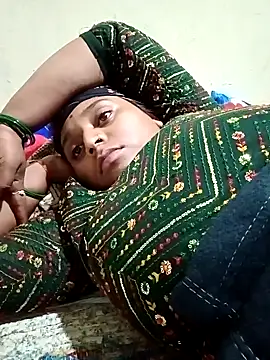 Snapshot of Hot_crety chatting on 10/17/25, 02:08 Hot crety online show from 10/17/25, 02:08