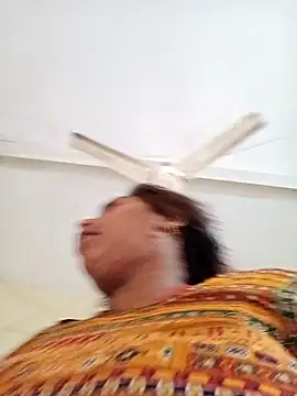 Snapshot of Hot_crety chatting on 10/30/25, 04:36 Hot crety online show from 10/30/25, 04:36