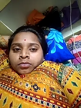 Snapshot of Hot_crety chatting on 10/30/25, 05:35 Hot crety online show from 10/30/25, 05:35