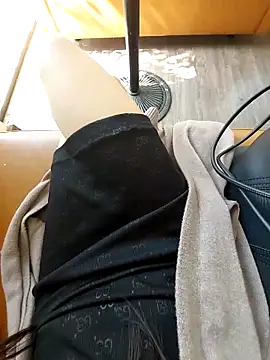 Snapshot of meomeocute chatting on 11/23/25, 06:24 meomeocute online show from 11/23/25, 06:24