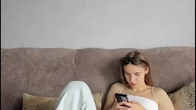 HitGyrl online show from 11/05/25, 07:52