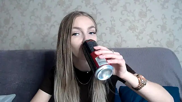 HitGyrl online show from 11/12/25, 08:04