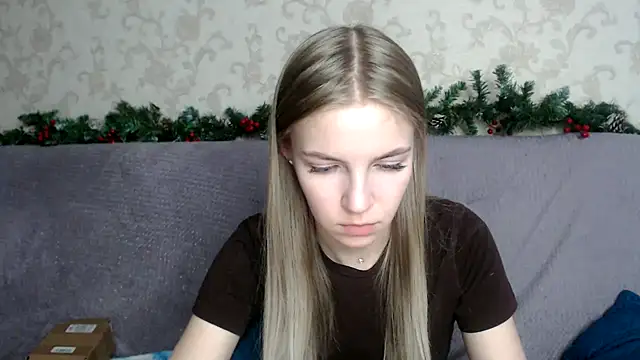 HitGyrl online show from 12/17/25, 04:40