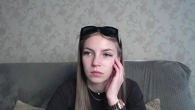 HitGyrl online show from 04/30/26, 08:09