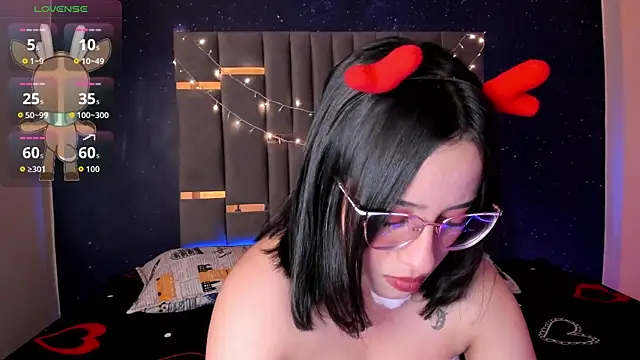 SweetAnya01 online show from 12/14/25, 04:29