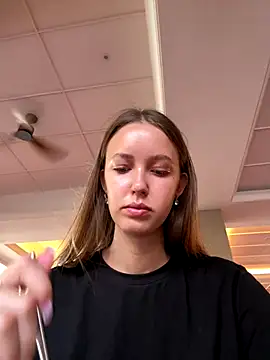 Snapshot of ElliRose chatting on 10/13/25, 01:27 ElliRose online show from 10/13/25, 01:27