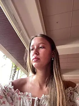 Snapshot of ElliRose chatting on 10/15/25, 02:01 ElliRose online show from 10/15/25, 02:01