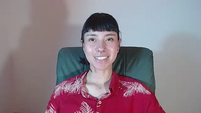 Snapshot of _mavis2 chatting on 10/20/25, 08:09 mavis2 online show from 10/20/25, 08:09