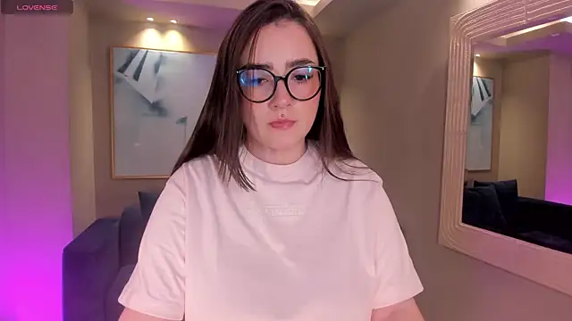 Snapshot of SarahRhodes_ chatting on 09/30/25, 07:41 SarahRhodes online show from 09/30/25, 07:41