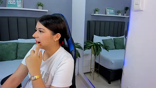 anagil  online show from 12/20/25, 08:27