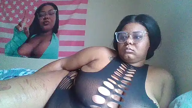 Snapshot of TharealBunn chatting on 04/10/26, 06:12 TharealBunn online show from 04/10/26, 06:12