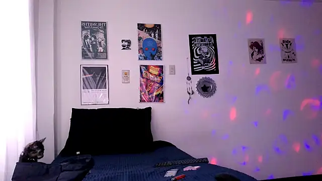 Snapshot of plutonbluemooon333 chatting on 12/17/25, 08:59 plutonbluemooon333 online show from 12/17/25, 08:59