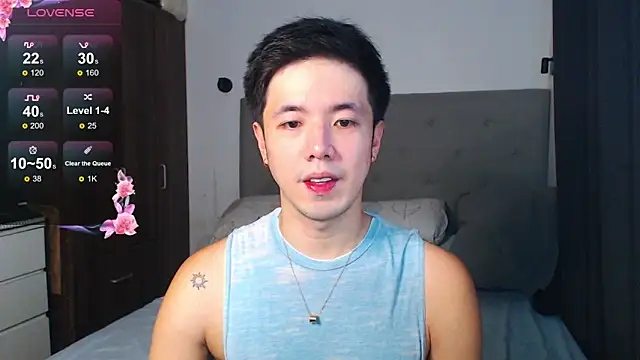 Snapshot of Addictiveboi chatting on 04/17/26, 04:04 Addictiveboi online show from 04/17/26, 04:04