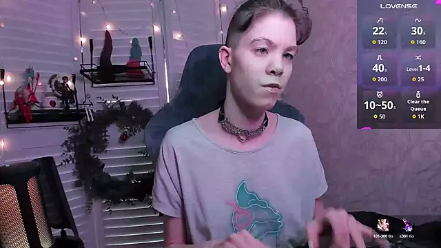 Snapshot of aestheticbeing chatting on 12/14/25, 12:10 aestheticbeing online show from 12/14/25, 12:10