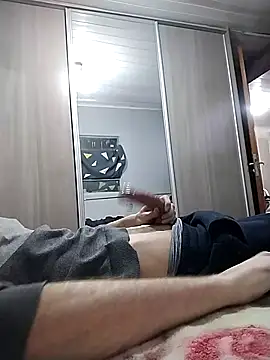 Snapshot of 12dery chatting on 10/10/25, 11:37 12dery online show from 10/10/25, 11:37