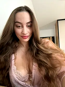 Snapshot of Maribelle_Vinnie chatting on 12/15/25, 11:36 Maribelle Vinnie online show from 12/15/25, 11:36