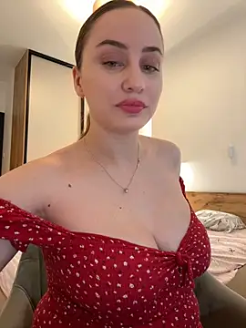 Snapshot of Maribelle_Vinnie chatting on 04/16/26, 05:25 Maribelle Vinnie online show from 04/16/26, 05:25