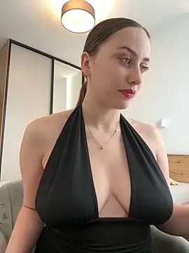 Snapshot of Maribelle_Vinnie chatting on 04/17/26, 11:13 Maribelle Vinnie online show from 04/17/26, 11:13