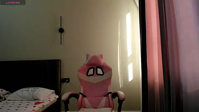 obokozu mai online show from 10/14/25, 04:24