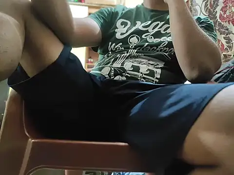 Snapshot of rocky4u7 chatting on 11/11/25, 10:59 rocky4u7 online show from 11/11/25, 10:59