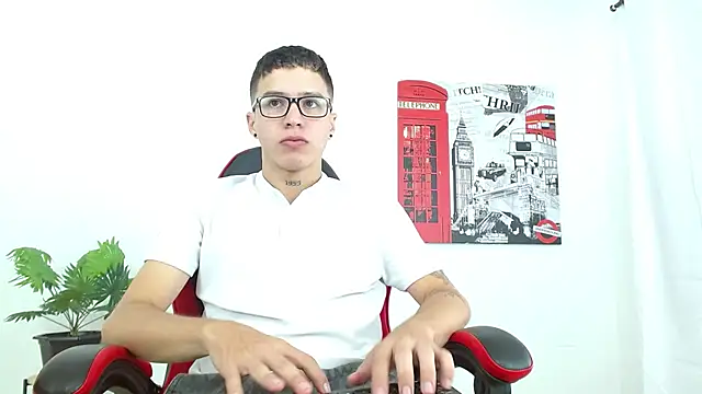 Snapshot of Cumandres18 chatting on 09/22/25, 02:08 Cumandres18 online show from 09/22/25, 02:08