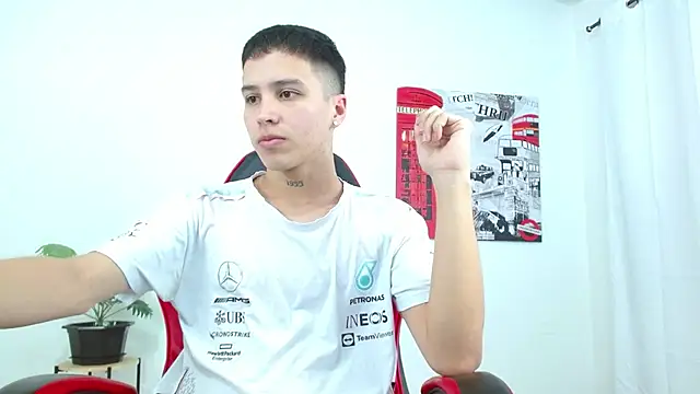 Snapshot of Cumandres18 chatting on 10/28/25, 01:58 Cumandres18 online show from 10/28/25, 01:58