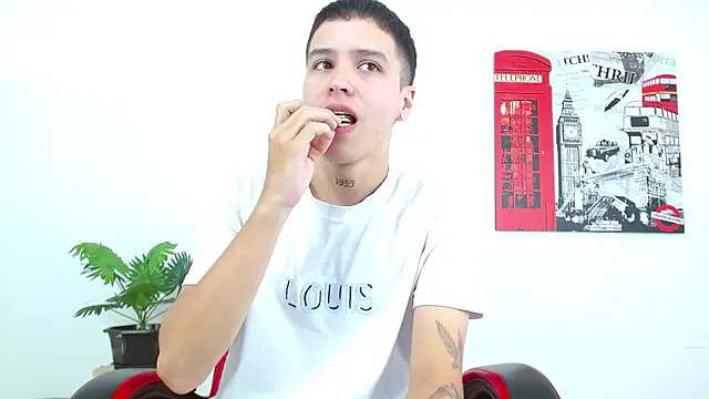 Snapshot of Cumandres18 chatting on 11/07/25, 02:17 Cumandres18 online show from 11/07/25, 02:17