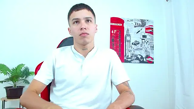 Snapshot of Cumandres18 chatting on 11/10/25, 01:54 Cumandres18 online show from 11/10/25, 01:54