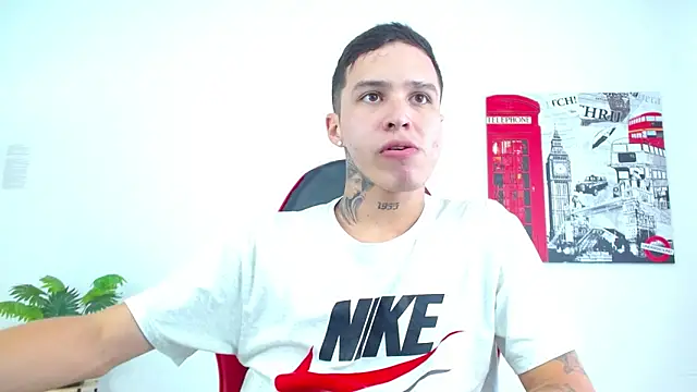 Snapshot of Cumandres18 chatting on 01/16/26, 04:11 Cumandres18 online show from 01/16/26, 04:11