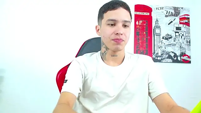 Snapshot of Cumandres18 chatting on 02/04/26, 02:56 Cumandres18 online show from 02/04/26, 02:56