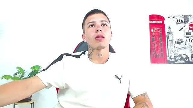 Snapshot of Cumandres18 chatting on 03/23/26, 02:43 Cumandres18 online show from 03/23/26, 02:43