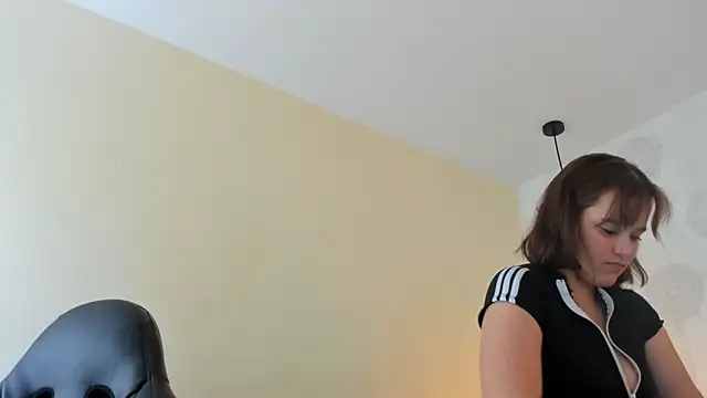 GIANAMILLER6 online show from 06/27/26, 12:10