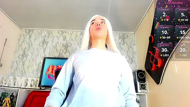 Snapshot of Madison_Mujica chatting on 10/24/25, 11:17 Madison Mujica online show from 10/24/25, 11:17