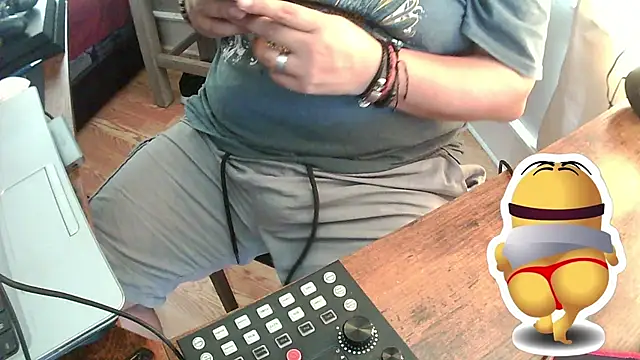 Snapshot of perversus12 chatting on 10/01/25, 07:20 perversus12 online show from 10/01/25, 07:20