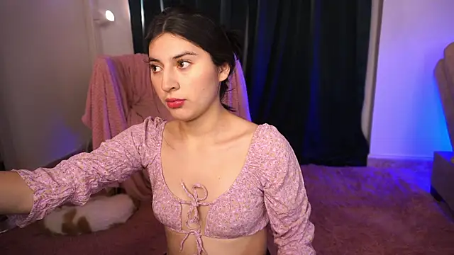 Snapshot of Auralea chatting on 09/11/25, 03:28 Auralea online show from 09/11/25, 03:28