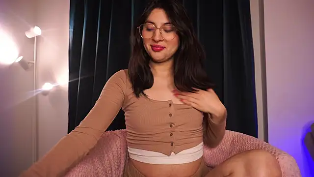 Snapshot of Auralea chatting on 10/20/25, 03:40 Auralea online show from 10/20/25, 03:40