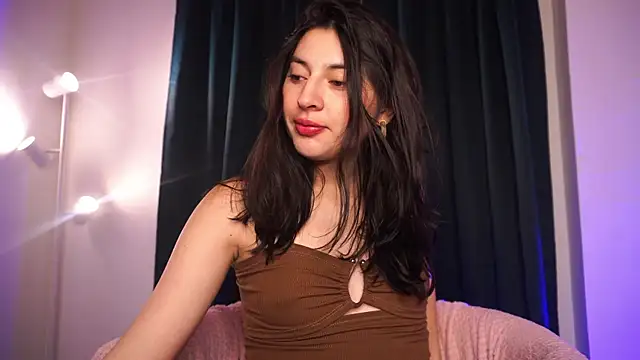 Snapshot of Auralea chatting on 10/27/25, 03:10 Auralea online show from 10/27/25, 03:10