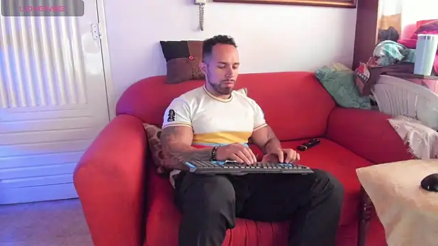 Snapshot of mason_fit chatting on 07/08/26, 03:38 mason fit online show from 07/08/26, 03:38