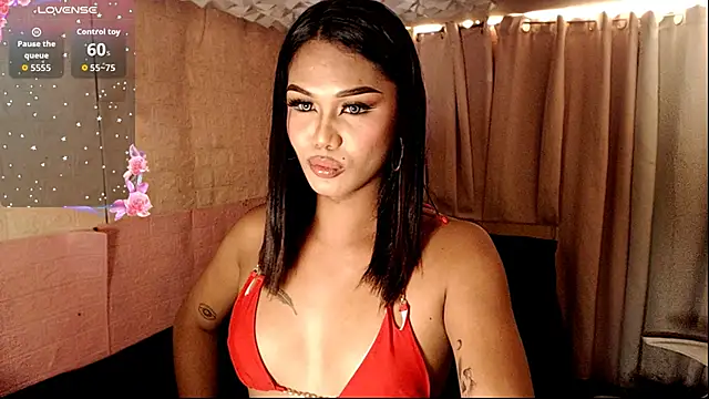 Snapshot of sweet_lucyyy chatting on 09/23/25, 06:00 sweet lucyyy online show from 09/23/25, 06:00