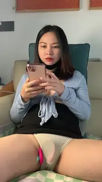 Snapshot of zhizhinaigai chatting on 04/30/26, 03:35 zhizhinaigai online show from 04/30/26, 03:35