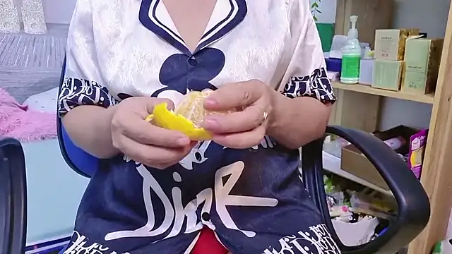 Snapshot of MichiLovely chatting on 10/17/25, 10:07 MichiLovely online show from 10/17/25, 10:07