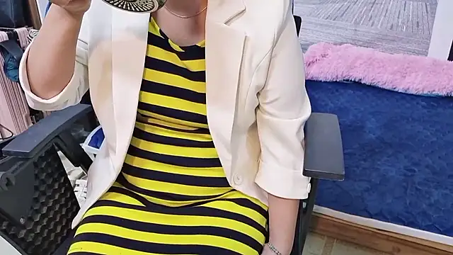 Snapshot of MichiLovely chatting on 11/07/25, 08:25 MichiLovely online show from 11/07/25, 08:25