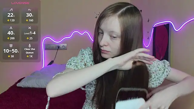 AliceHaris online show from 10/04/25, 01:03