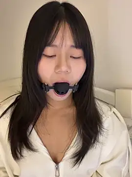 Ella-A9 online show from 10/12/25, 03:22